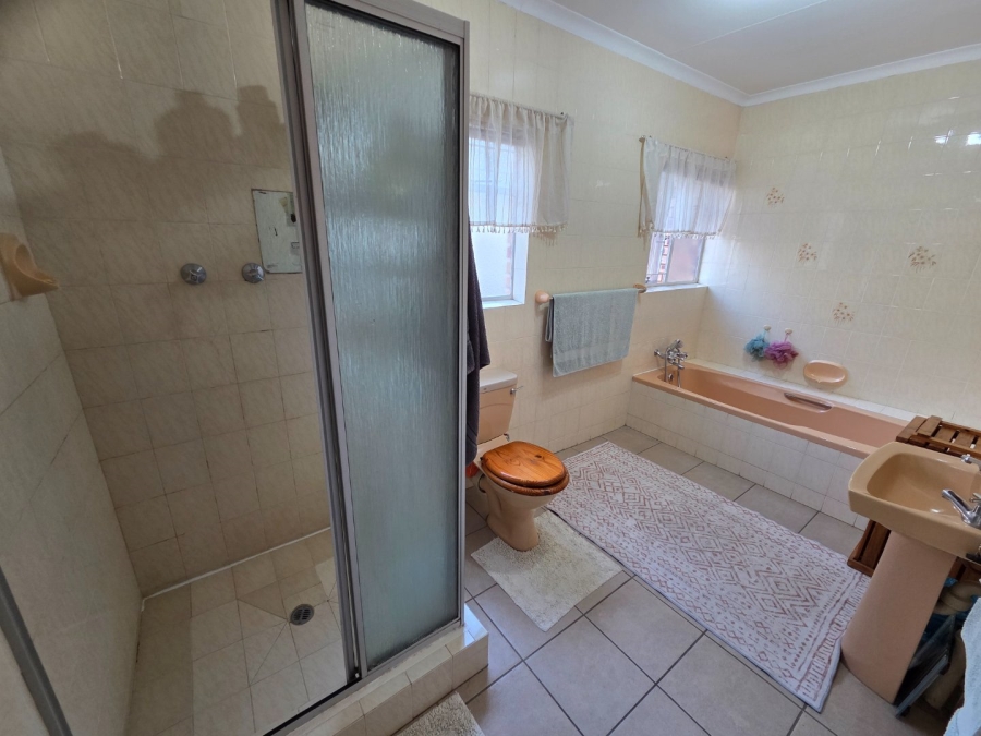 4 Bedroom Property for Sale in Heuwelsig Free State